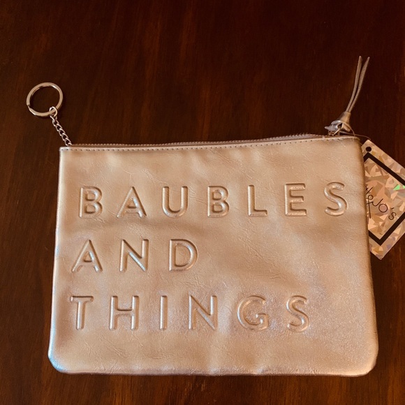 7 x 5 silver leatherette clutch w/ zip closer - Picture 1 of 7